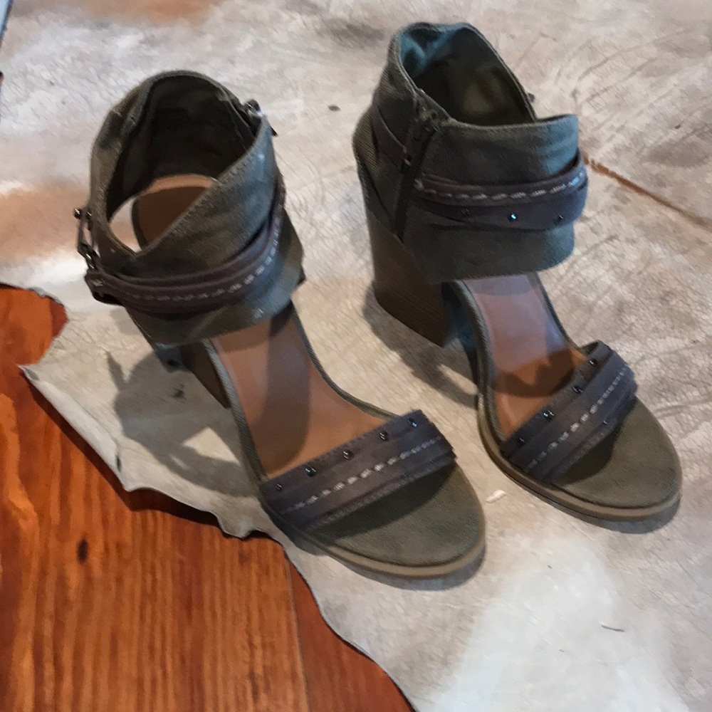 💕 Jellypop Los  Angeles Shannen Dark Olive Green Sandals 8.5